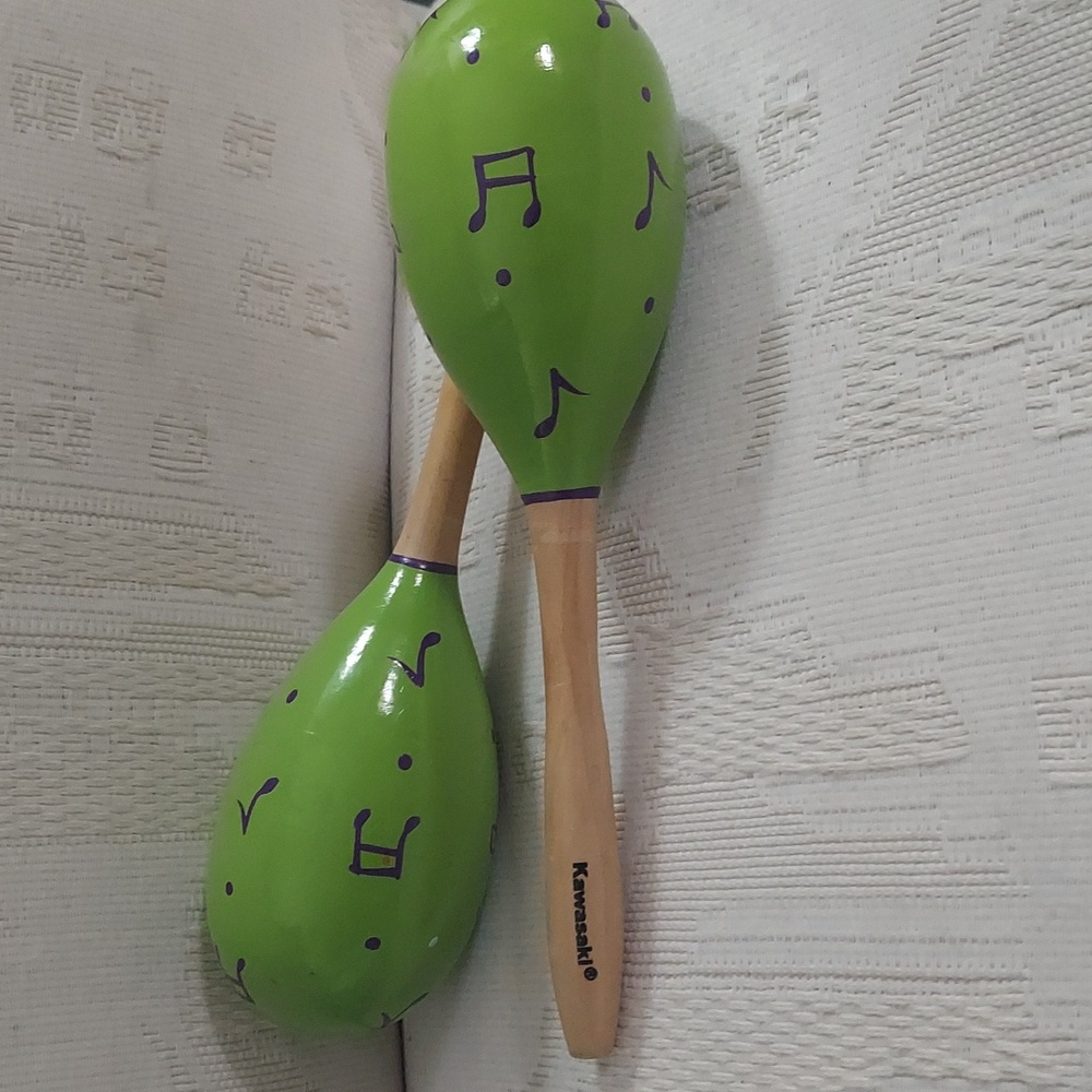 Kawasaki Green Musical Notes Handcrafted Wooden Maracas Instrument - Picture 11 of 11
